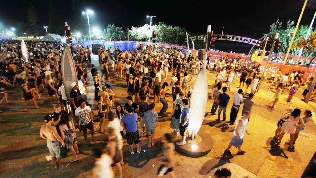 Queensland's new government is considering expert advice ahead of schoolies celebrations. (Dean Saffron/AAP PHOTOS) Queensland's new government is considering expert advice ahead of schoolies celebrations. (Dean Saffron/AAP PHOTOS)
